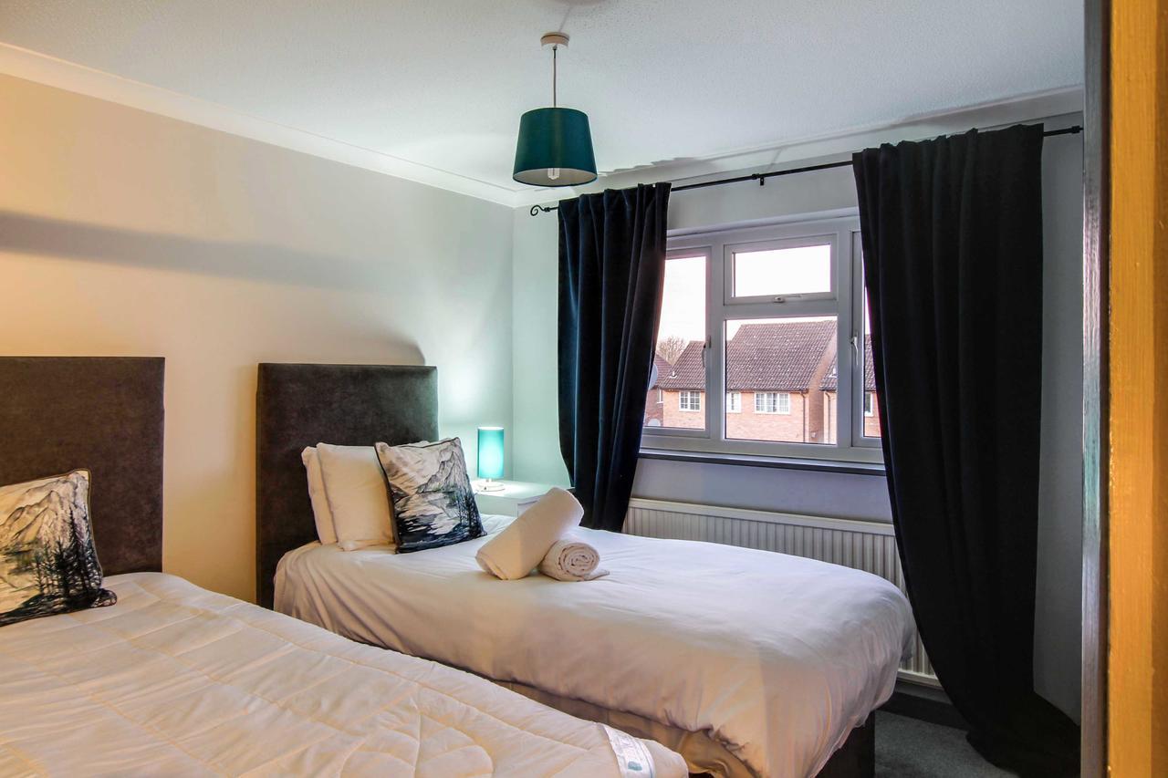 The Marlborough Villa ครอว์ลีย์ ภายนอก รูปภาพ